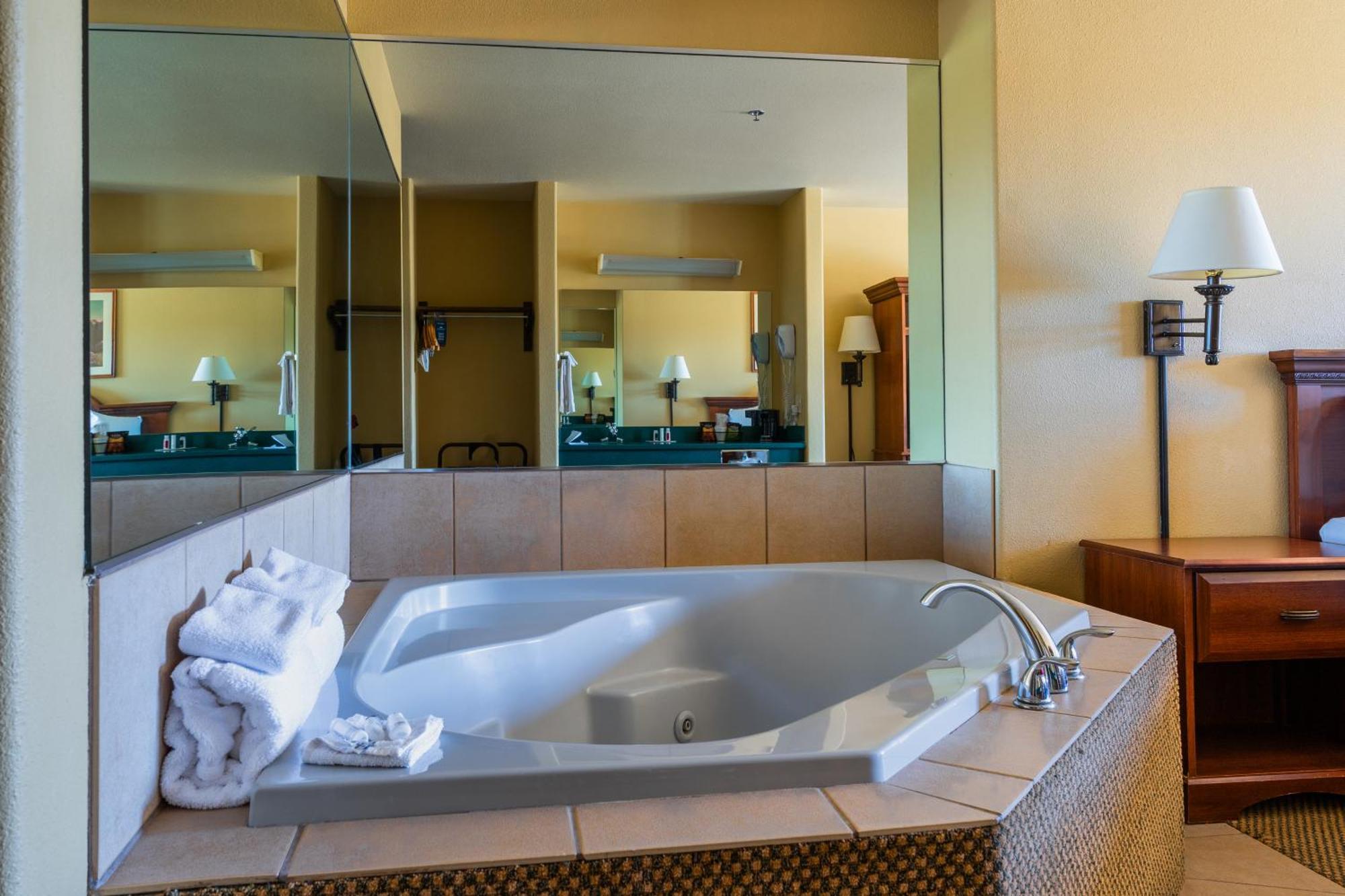 Pinedale Hotel & Suites ภายนอก รูปภาพ